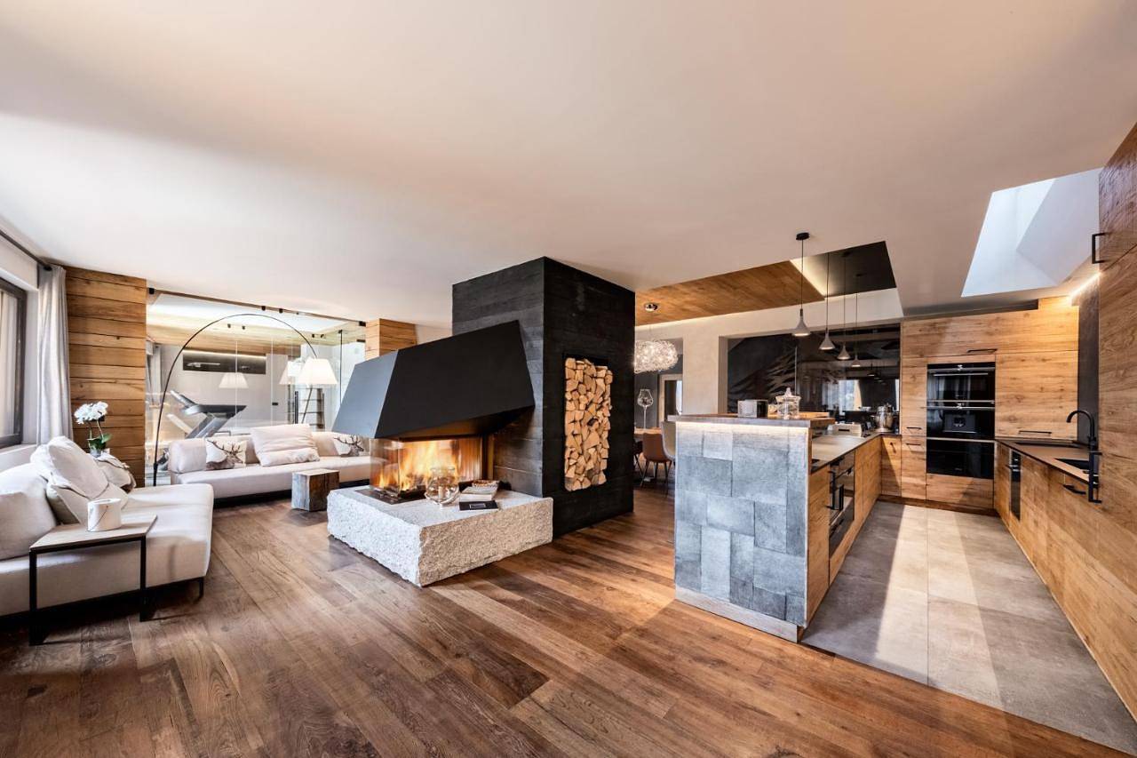 Chalet Cocoon Deluxe Private Spa and F&B in Corgnolaz, Chamois