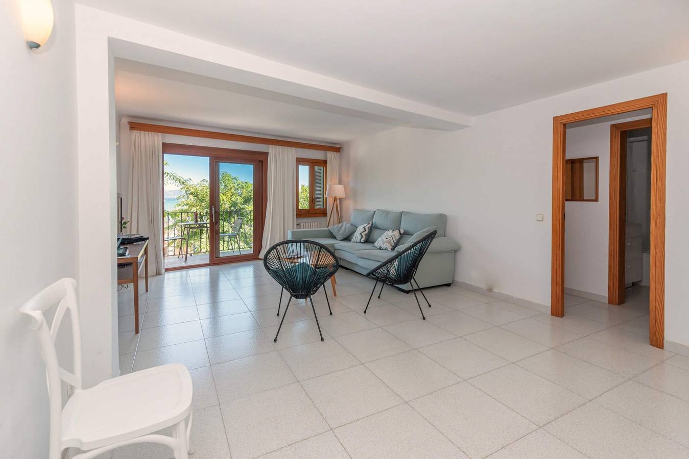 Entire apartment, Vora Mar Beachfront Apartment in Port de Pollença, Pollença