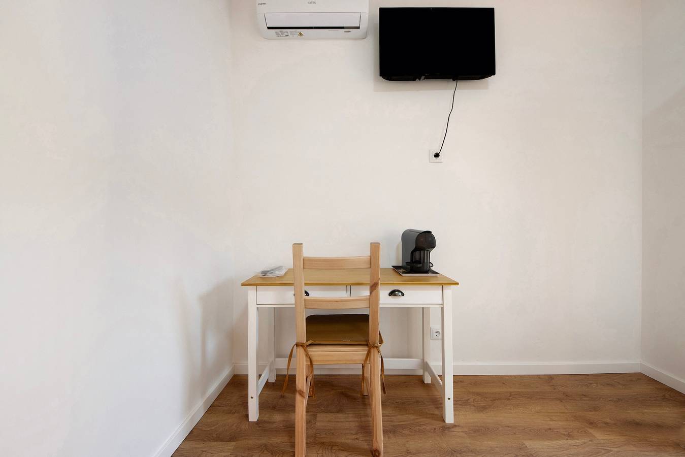 Quarto 'Quarto 4 Piso Superior - Quinta Df' com vista para a montanha, Wi-Fi e ar condicionado in Eiras, Coimbra