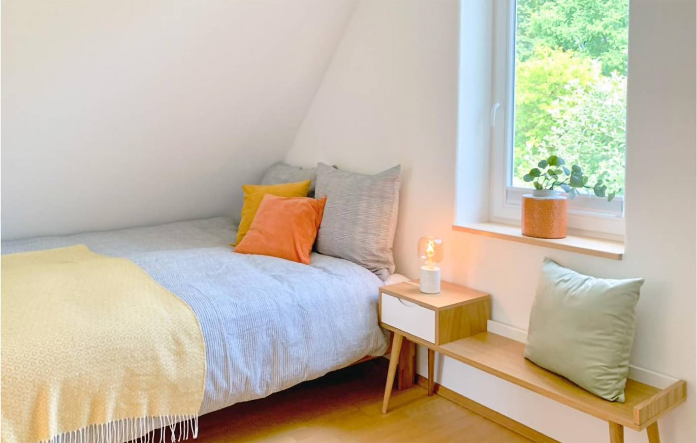 Urbaner Rückzugsort mit Terrasse und Parkplatz, 2km nach Heina in Morschen, Schwalm-Eder-Kreis