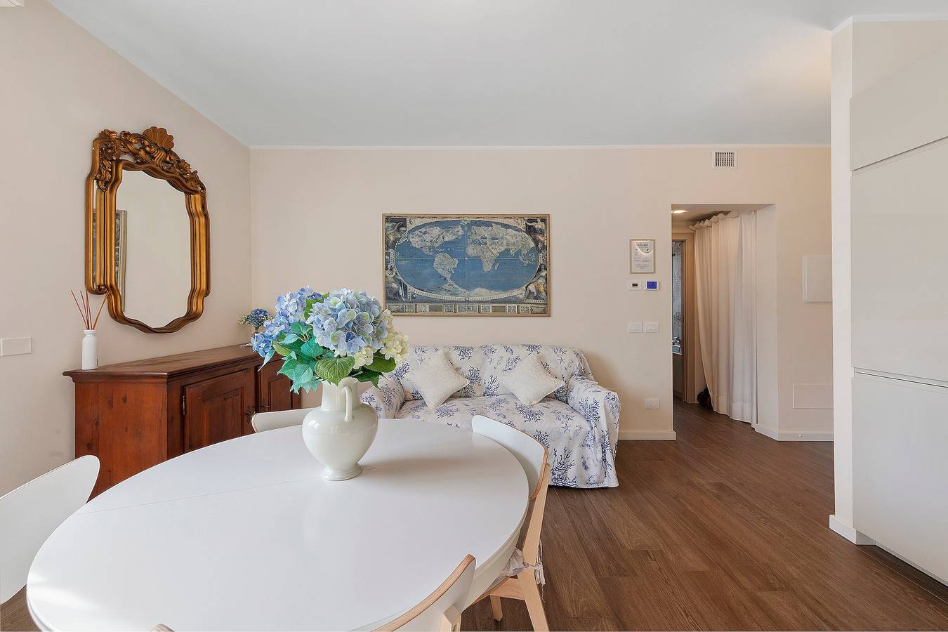 Geheel appartement, Appartement 'Elegante Lago d'Iseo' met Uitzicht op Meer & Bergen, Wi-Fi en Airconditioning in Paratico, Franciacorta