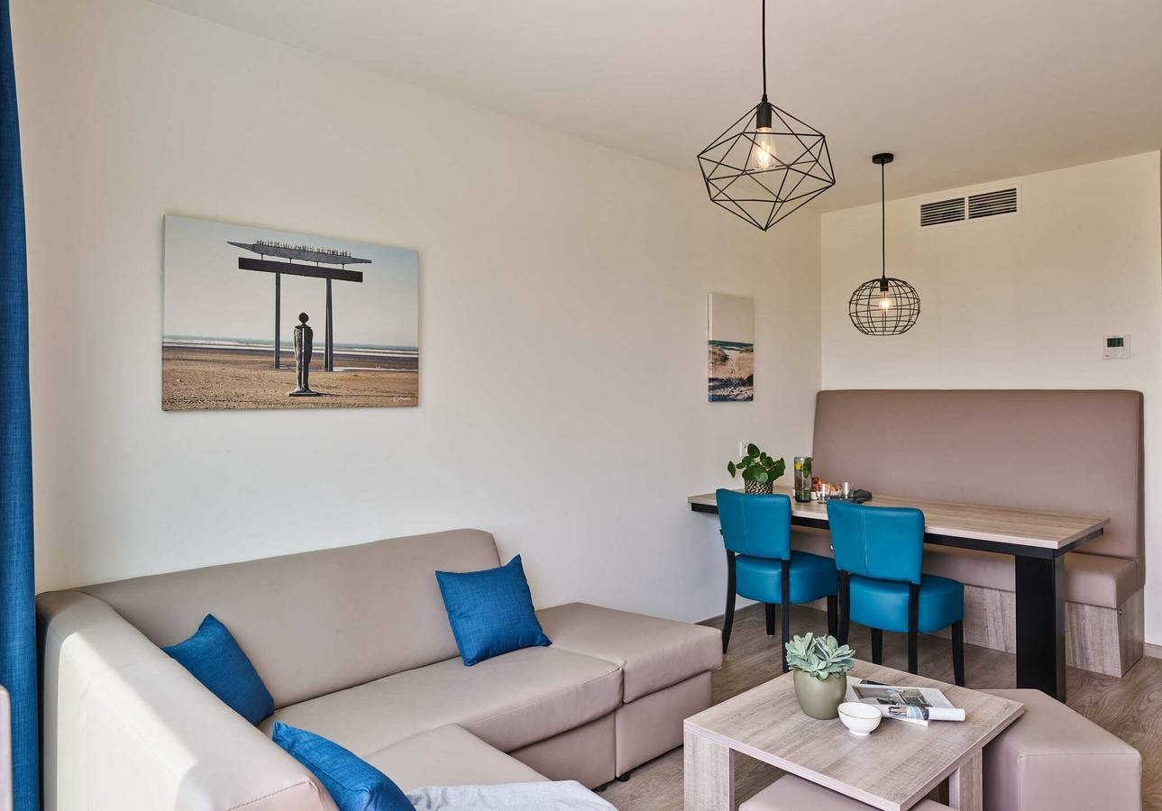 Holiday Suites Zeebrugge — Family studio | 2 adults - 3 kids in Brujas, Costa de Bélgica