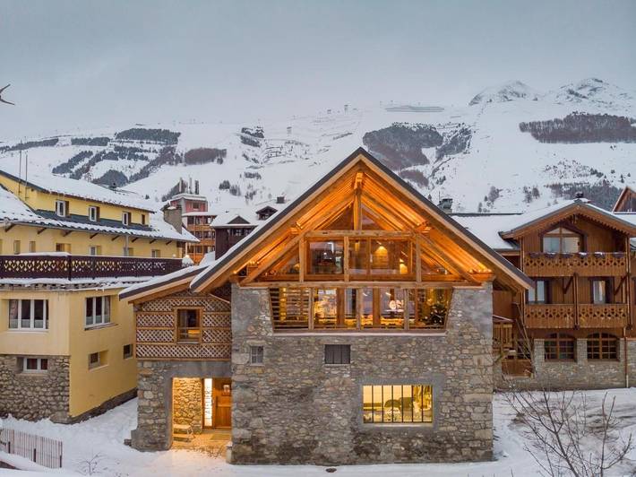 Chalet voor 14 personen, with terras and sauna as well as whirlpool in Les Deux Alpes