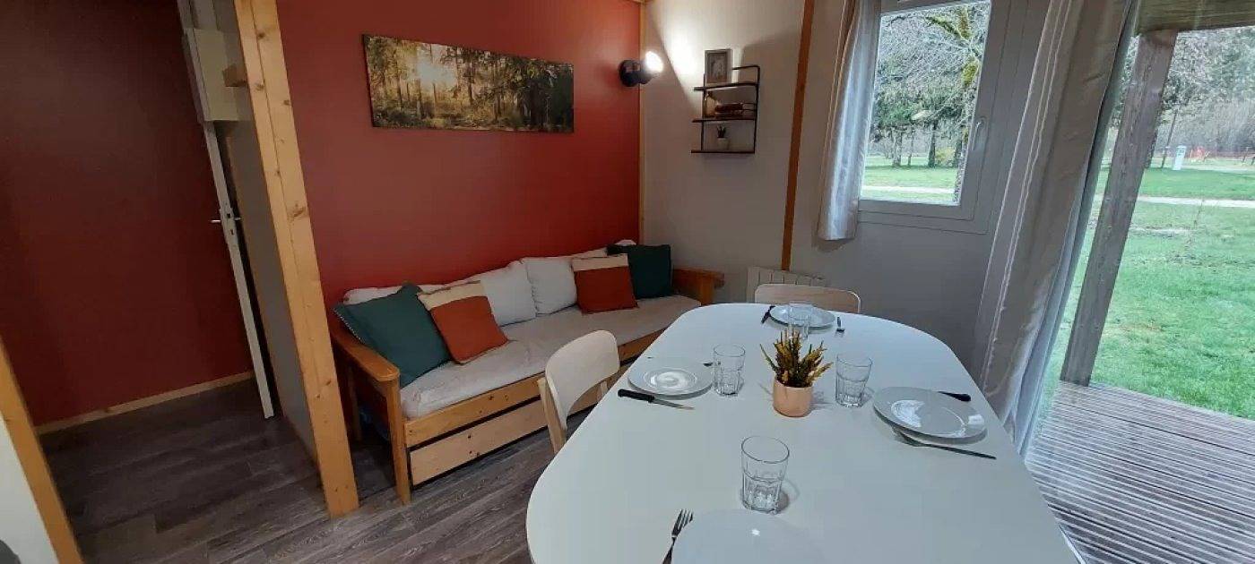 Zecamping 3 étoiles toboggans animaux acceptés chalet Tv Bbq 35m2 in Chézery-Forens, Parc naturel régional du Haut-Jura