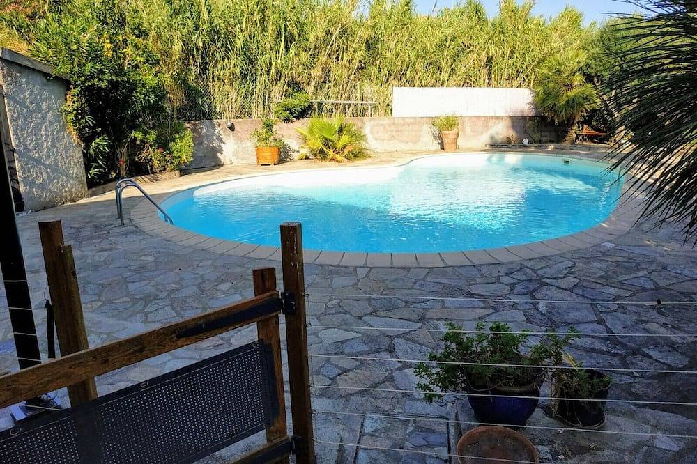 Rental with swimming pool, close to beaches, at the foot of the maquis. in Biguglia, Región de Bastia