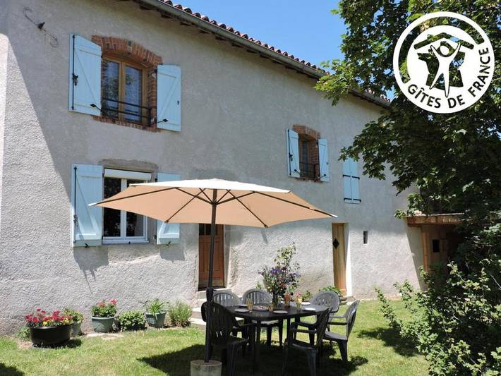 Gîte pour 4 personnes, avec terrasse et jardin à Pralong