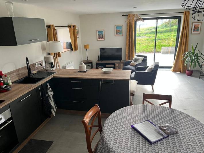 Location de vacances pour 4 personnes, avec Terrasse ainsi que Jardin et Vue à Cruguel