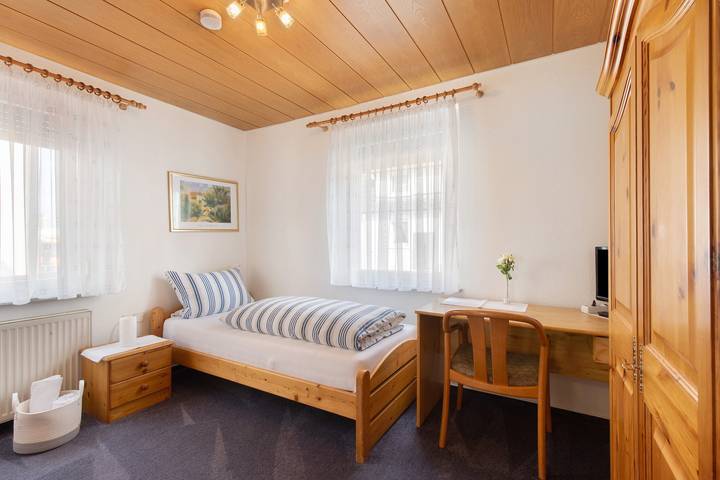 Chambre 36 avec jardin commun et Wi-Fi in Nürtingen, Arrondissement d'Esslingen