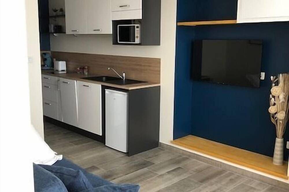 Ganze Wohnung, Place 28-Studio-Klassisch-Ensuite mit Bad-Strassenblick in Joué-sur-Erdre, Loire-Tal