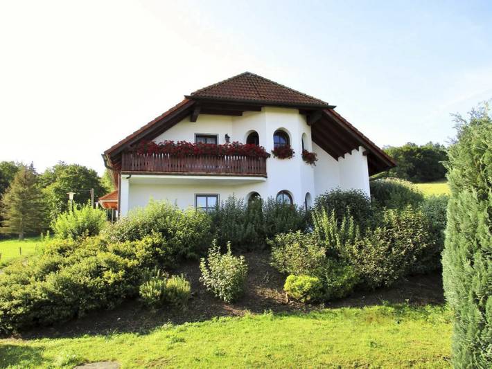 Ferienwohnung für 4 Personen, mit Balkon und Garten in Waltershausen