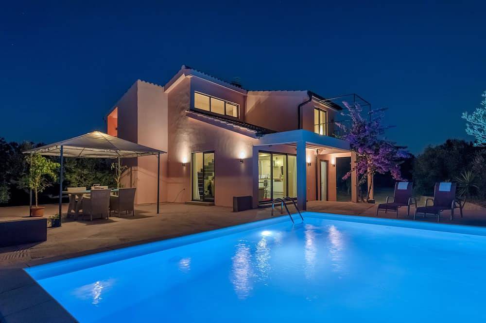 Villa confortable con piscina situado en su propio olivar in Stari Grad, Hvar (isla)