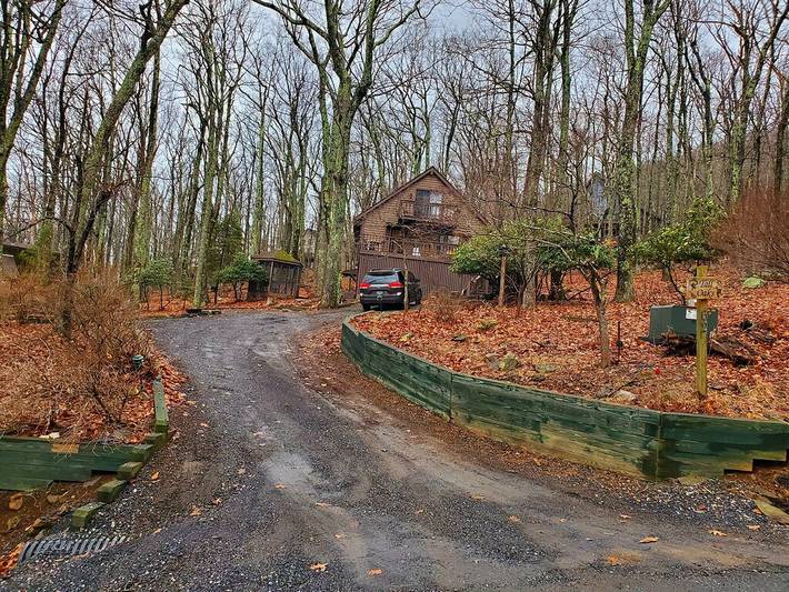 Vacation rental for 8 people, with pool and yard as well as balcony in Wintergreen