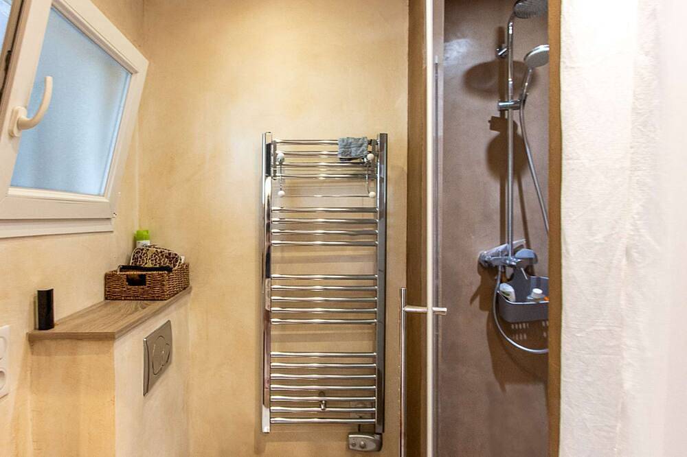 Appartement entier, Port Grimaud Studio avec terrasse sur plage - Vue Mer-  Clim, Wifi in Port Grimaud, Grimaud