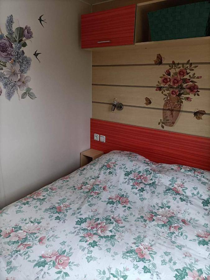 Camping pour 4 personnes, avec Terrasse et Jardin ainsi que Piscine et Vue sur le lac