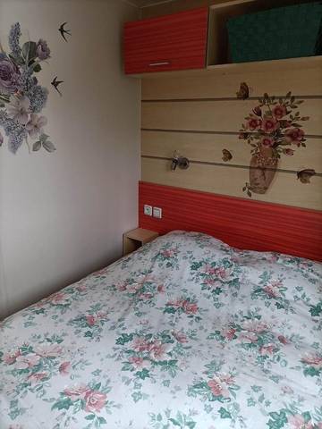 Gîte pour 5 personnes, avec jardin et vue ainsi que vue sur le lac et piscine, adapté aux familles dans Lac de Bairon