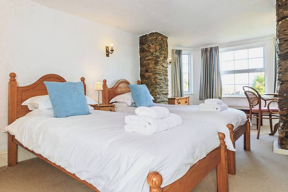 7 bedroom accommodation in West Pentire in Crantock, Cornwall