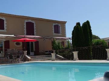 Gîte pour 4 personnes, avec terrasse et piscine, animaux acceptés à Mouriès