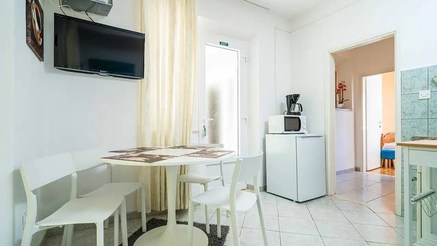 Gîte pour 5 personnes, avec balcon à Lumbarda - 2