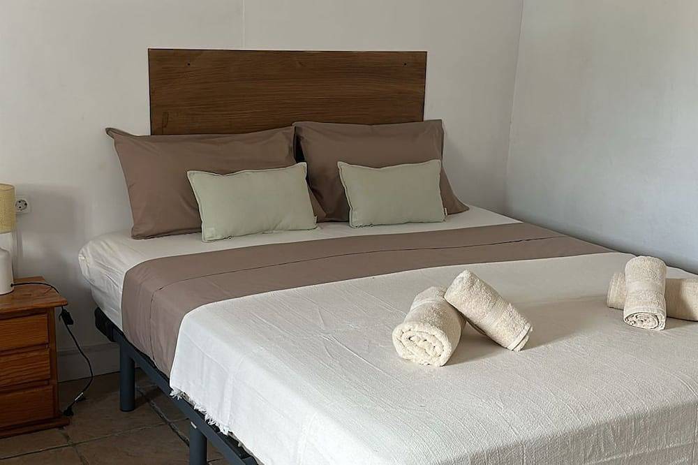 Apartment for 7 at 5 minutes from the beach in Playa d'en Bossa, Ibiza (Municipality)