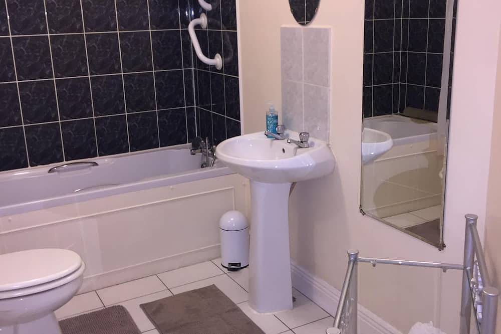 Entire apartment, Charming, Secluded, 2 Bed-Roomed Apartment  In the Heart of Wexford Town in Wexford, County Wexford