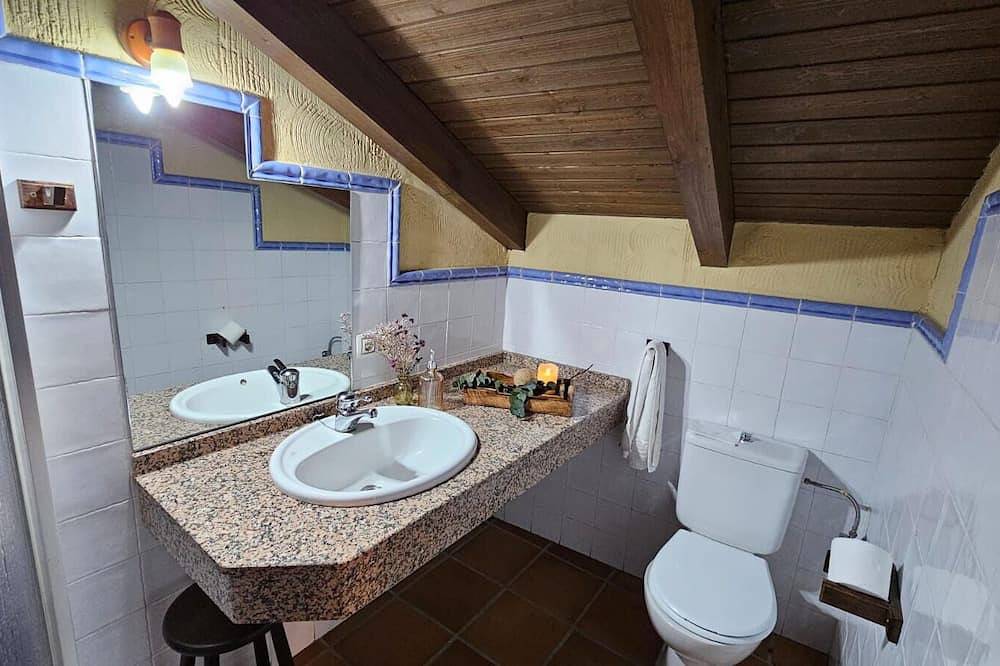 Hotel La Clerecía de Ledesma. Habitación Nº 8. Doble Normal in Ledesma, Provincia de Salamanca