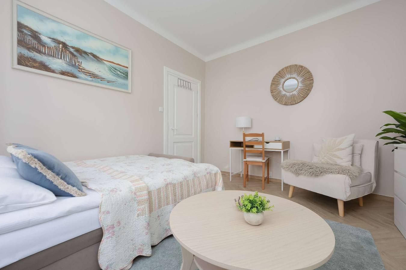 Ganze Ferienwohnung, Cozy Studio with a Workspace | Near the Metro in Bielany, Warschau