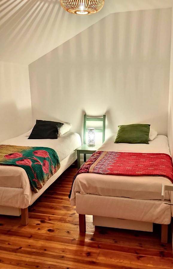 Gîte pour 8 personnes, avec jardin dans Saint-Christophe-sur-Dolaison - 3