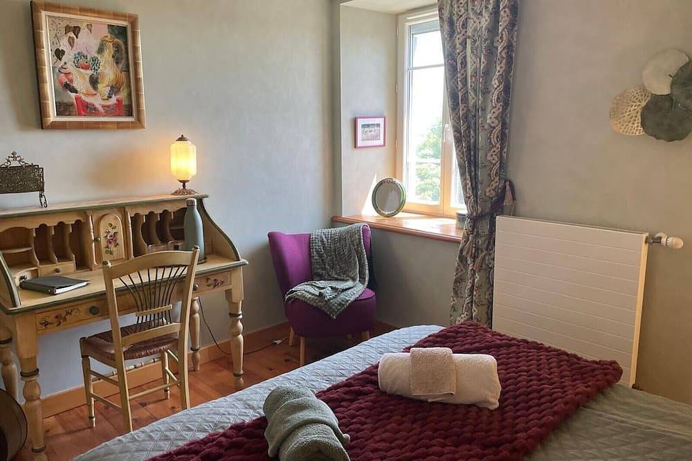 On the edge of the Jura Lakes, a spacious home with a spa and a pétanque court in Châtillon (Jura), Französischer Jura