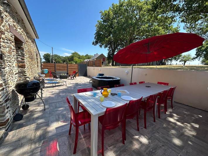 Maison de vacances pour 10 personnes, avec Jacuzzi et Terrasse ainsi que Jardin et Bassin pour enfant à Plessé