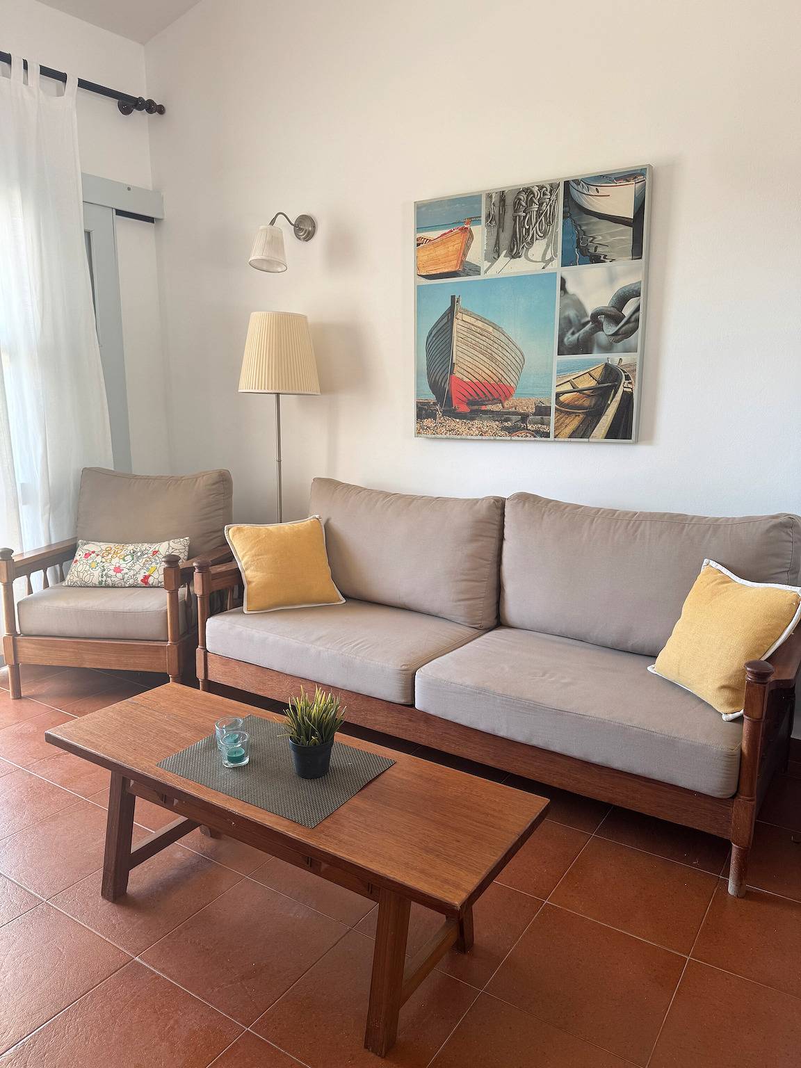 Apartamento entero, Apartamento vacacional 'Los Porches K29' con piscina compartida, terraza privada y Wi-Fi in Maspalomas, San Bartolomé de Tirajana