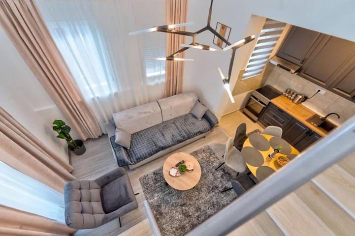 Ferienwohnung für 8 Personen, mit Terrasse und Ausblick in Zlatibor