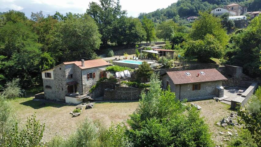 Location de vacances pour 12 personnes, avec piscine ainsi que vue et jardin, animaux acceptés à Mulazzo - 4