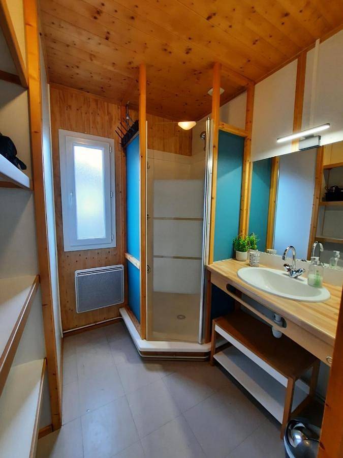 Three-Bedroom Chalet in Saint-Germain-de-Tallevende-la-Lande-Vaumont, Région de Vire