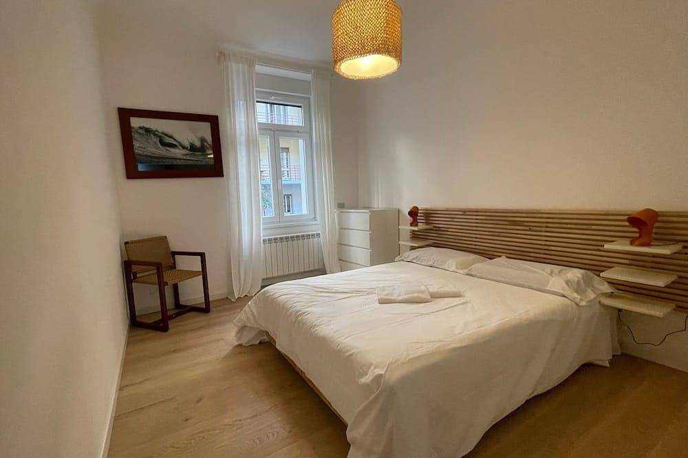 Entire apartment, Trieste Rentals, brand new in downtown Trieste, with family or friends in Trieste, Carso