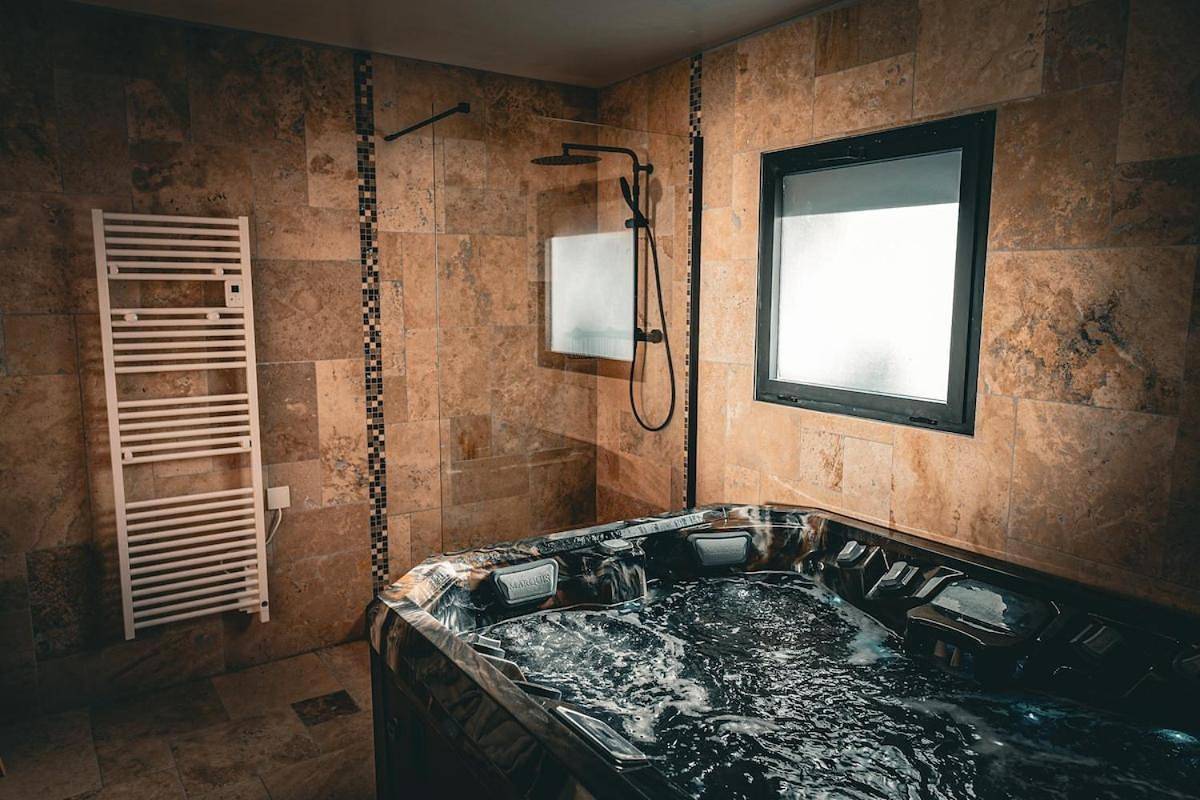 Appartement entier, Three-Bedroom Apartment in Savigny, Région de Saint-Julien-en-Genevois