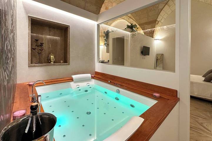 Ferienwohnung für 4 Personen, mit Balkon und Whirlpool - 1
