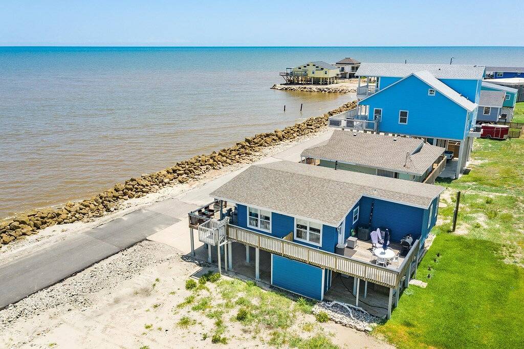 Bluewave Paradise - Huge Deck Overlooking the Sea! in Brazoria County