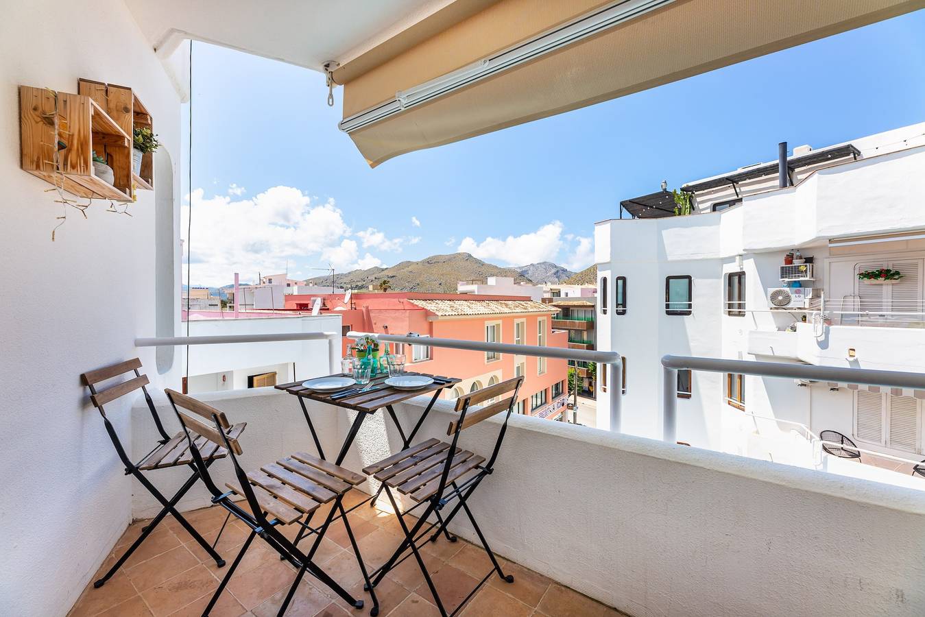 Ganze Wohnung, Ferienwohnung 'Voramar' nahe dem Strand mit Bergblick, Gemeinschaftspool & Wlan in Port de Pollença, Pollença
