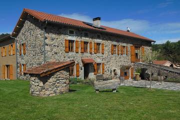 Gîte pour 8 personnes, avec piscine et balcon en Haute-Loire