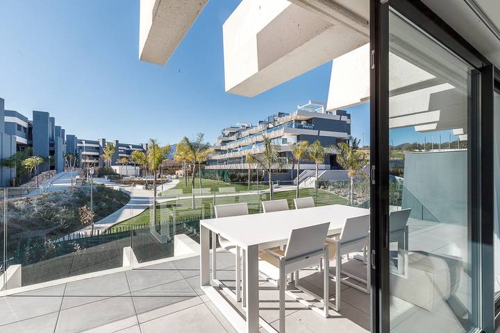 Ganze Wohnung, Luxuriöse Ferienwohnung mit 3 Schlafzimmern mit Bergblick, Pool, WLAN & Terrasse in La Resina, Estepona