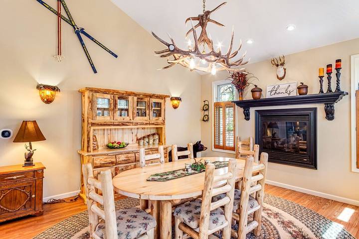 Vacation house for 14 people, with balcony and hot tub in Pocono Mountains