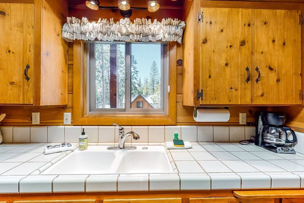 Dog-Friendly 3Br Cabin w/ Large Deck, Bbq, Wifi, Private W/D - Near Lake in Shaver Lake, Kings Canyon Nationalpark