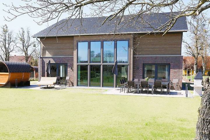 Villa für 17 Personen, mit Garten und Balkon sowie Sauna an der Müritz