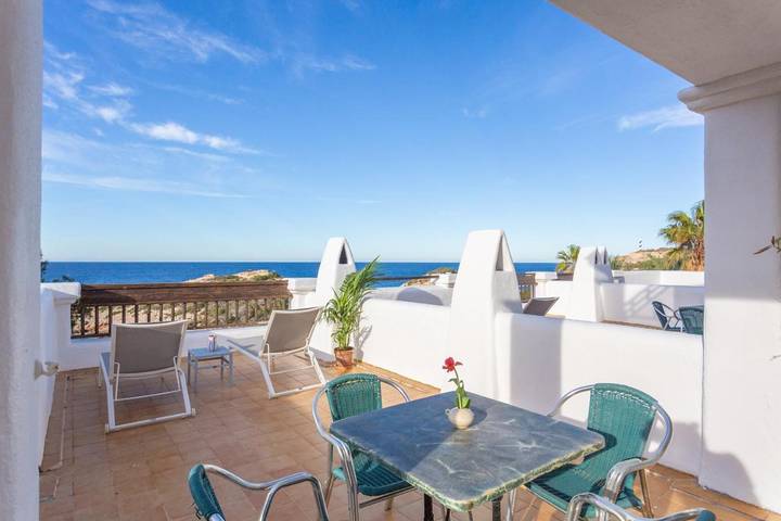 Location de vacances pour 4 personnes, avec piscine ainsi que vue et jardin dans Portinatx - 4