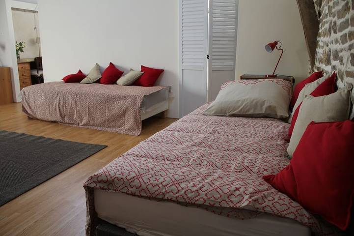Location de vacances pour 7 personnes, avec jardin et terrasse à Sougéal - 3