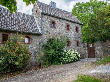 Gîte pour 8 personnes, avec piscine et terrasse ainsi que jardin et sauna à Aubel