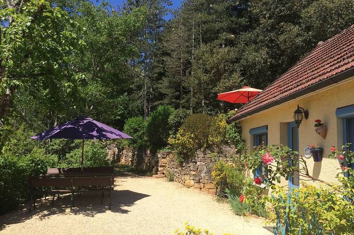 Gîte pour 5 personnes, avec terrasse ainsi que jardin et piscine - 1