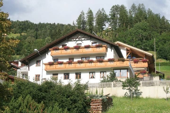 Ferienwohnung für 8 Personen, mit Garten und Pool sowie Ausblick, mit Haustier in Jerzens