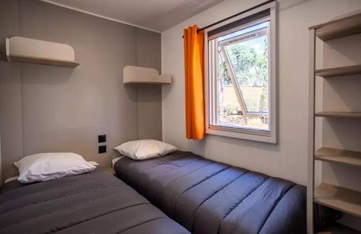 Camping pour 6 personnes, avec terrasse ainsi que piscine et jardin à La Crau - 2