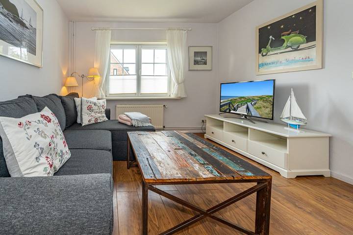 Ganze Wohnung, Ebenerdige 2-Zimmer-Ferienwohnung in Westerland - nur 400 Meter zum Strand. in Westerland, Sylt (Gemeinde)